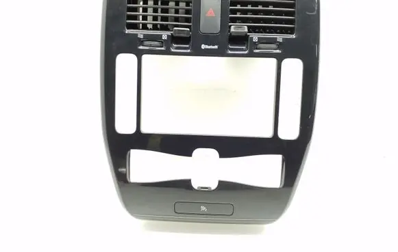 Radio/GPS head unit trim