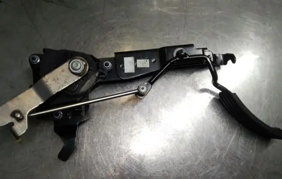 Renault Megane II Accelerator pedal position sensor 8200153272