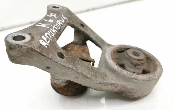 Toyota RAV 4 (XA30) Rear differential/diff mount bracket 