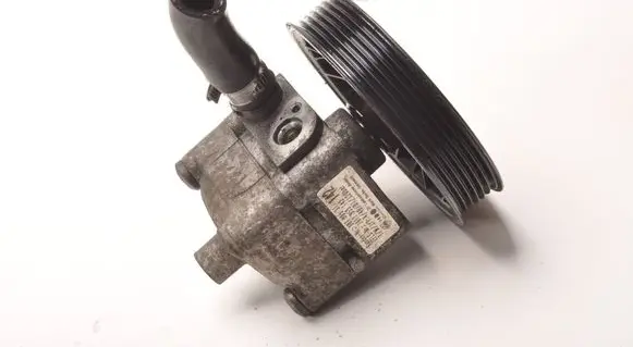 Volvo XC90 Power steering pump 30760531