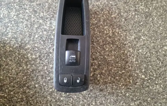 Chrysler 200 Electric window control switch