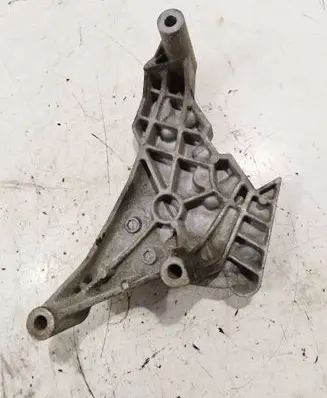 Volkswagen Touran I Engine mounting bracket 03G199207F