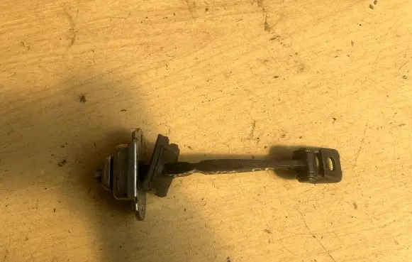 Skoda Octavia Mk2 (1Z) Front door check strap stopper 1Z0837249D