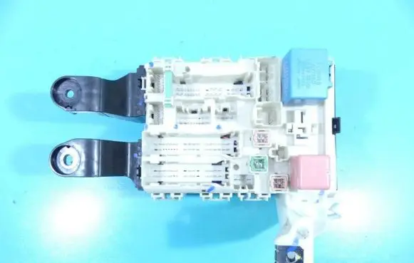 Toyota Avensis T270 Central body control module 82730-05160-B IMPRK1264780