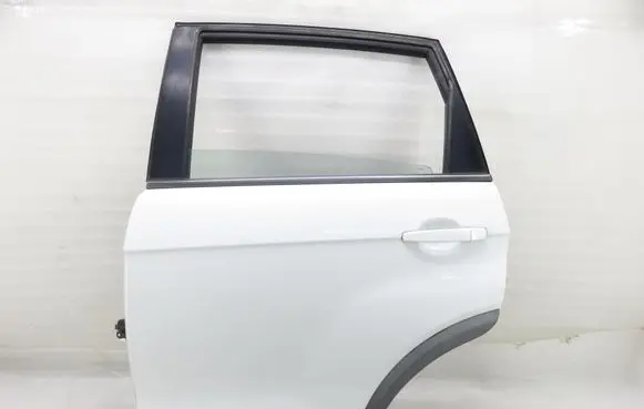 Chevrolet Captiva Rear door 