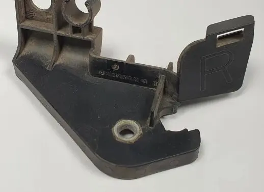 Mercedes-Benz C W204 Radiator mount bracket A2045461243