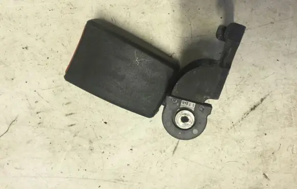BMW 6 E63 E64 Rear seatbelt buckle 7009830
