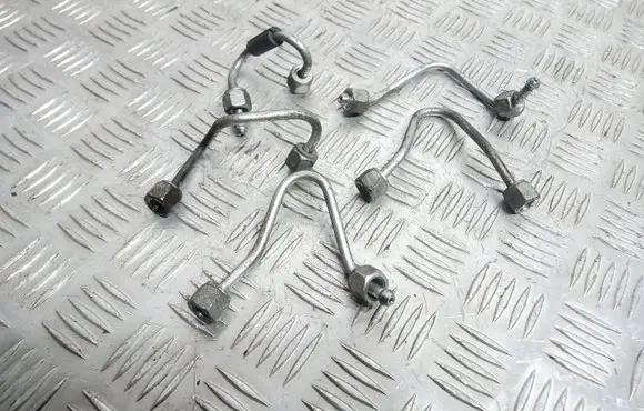 Nissan Qashqai Fuel injector supply line/pipe 