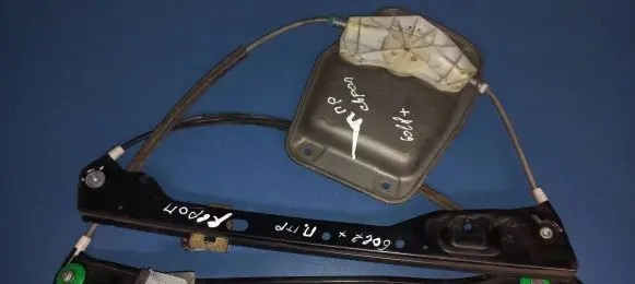 Volkswagen Golf Plus Front door window regulator with motor 1K0959792K