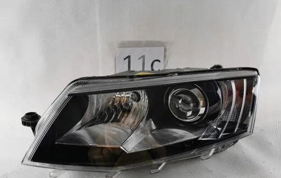 Skoda Octavia Mk3 (5E) Headlight/headlamp 5E1941015A