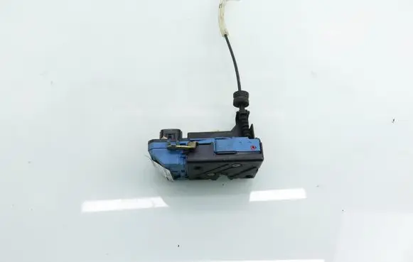Volvo XC90 Front door lock 