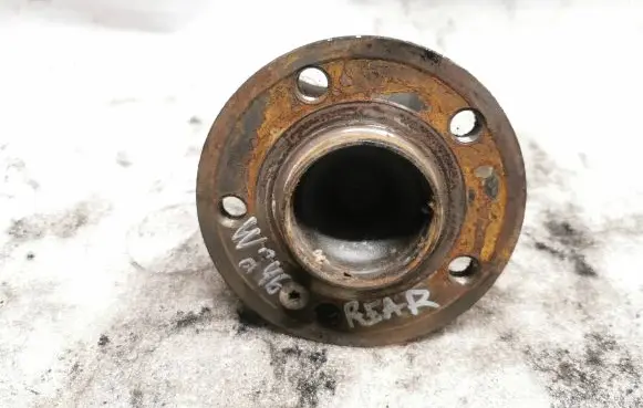 Mercedes-Benz B W246 W242 Rear wheel hub A2463340006