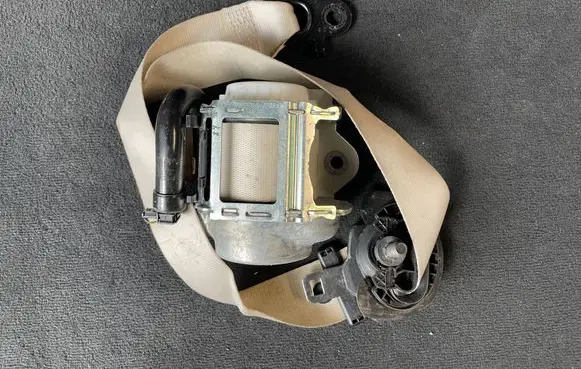 BMW 5 G30 G31 Front seatbelt 7430072