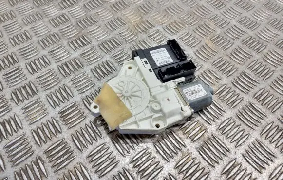 Volkswagen Golf Plus Front door window regulator motor 1K0959792K 05075720 20118006040972