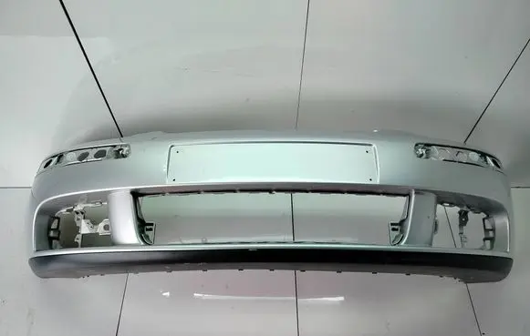 Volkswagen Golf V Front bumper 1K0807221