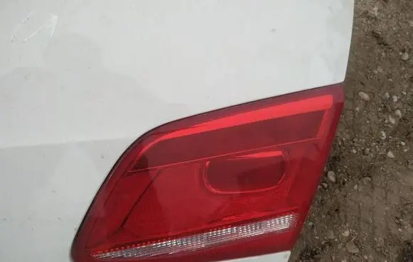 Tailgate rear/tail lights