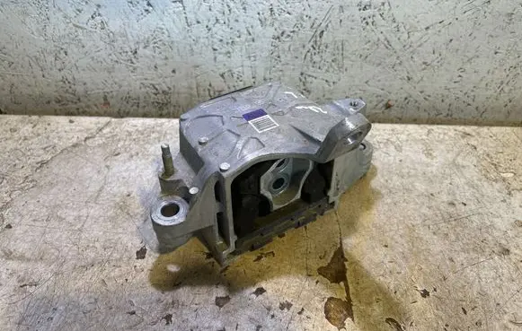 Engine mount bracket
