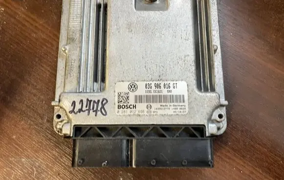 Volkswagen PASSAT B5.5 Engine control unit/module 03g906016gt 0281012698