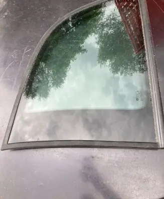 Opel Zafira A Rear side window 9175391