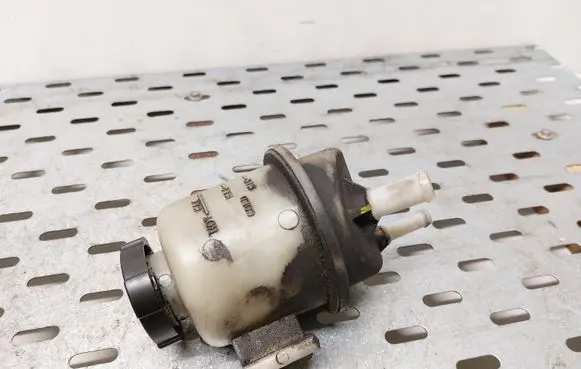 Nissan Pathfinder R51 Power steering fluid tank/reservoir
