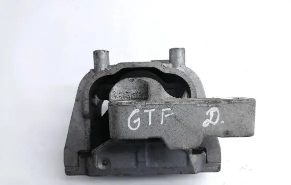 Volkswagen Tiguan Engine mount bracket