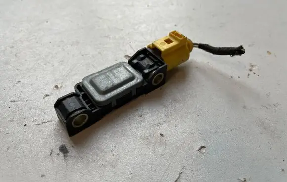 Audi A6 S6 C5 4B Airbag deployment crash/impact sensor 4B0959643C