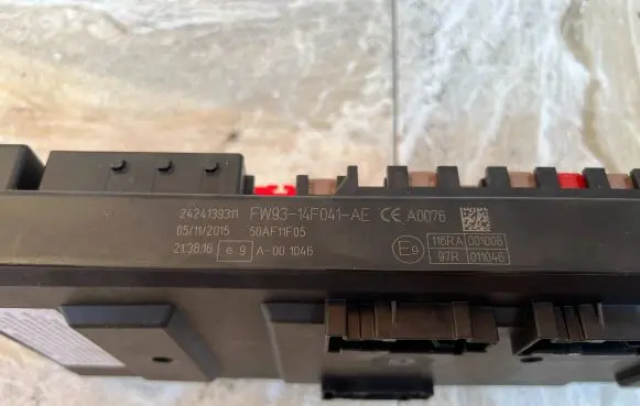 Jaguar XJ X351 Fuse module FW9314F041AE FW93-14F041-AE