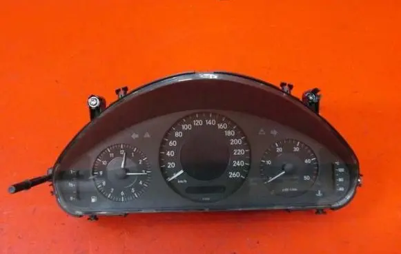 Mercedes-Benz E W211 Speedometer (instrument cluster) A2115408747