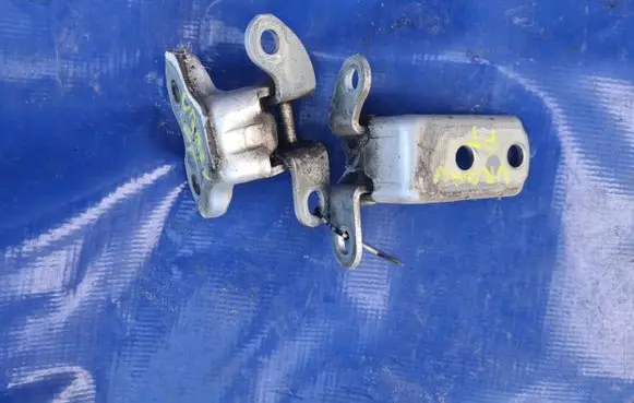 Toyota Urban Cruiser (XP110) Rear door hinge set 