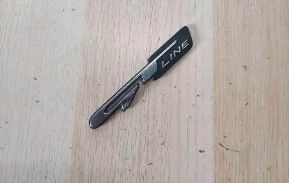 KIA Ceed Manufacturers badge/model letters 