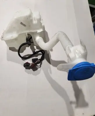 Volkswagen Tiguan Windshield washer fluid reservoir/tank 5QS955448