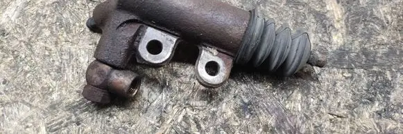 Clutch slave cylinder