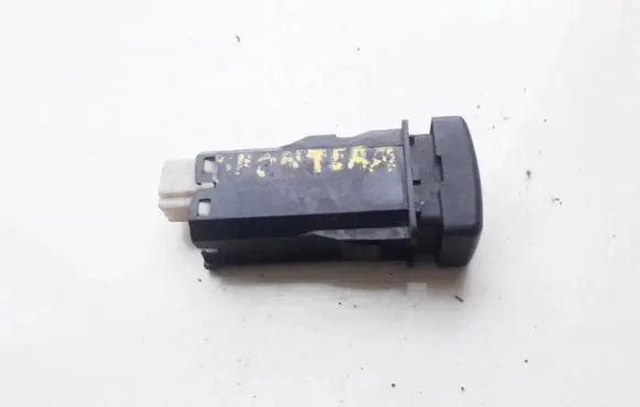 Nissan Terrano Windscreen/window heater switch M18872