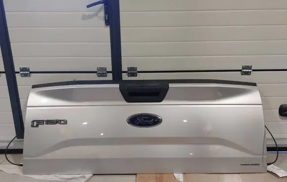 Ford F150 Pick-up truck tonneau cover 