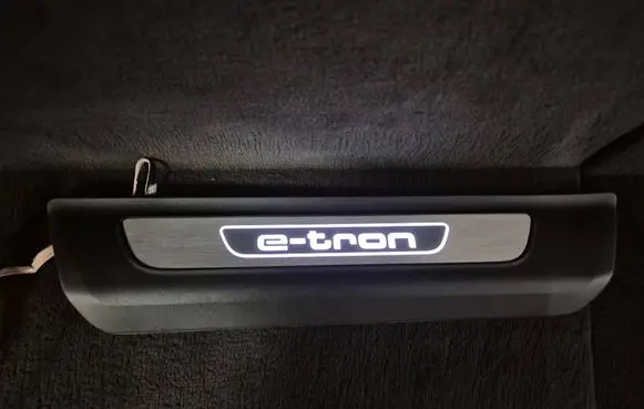 Audi Q7 4M Rear sill trim cover 4M0947417A