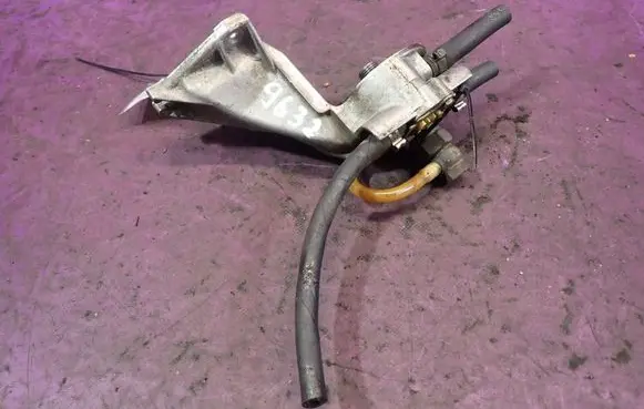 Audi A6 S6 C4 4A Fuel filter housing 