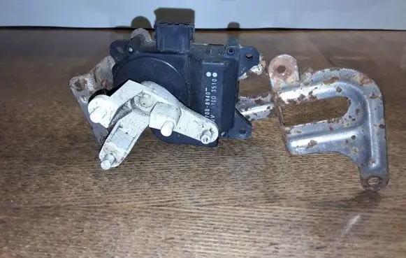 Honda CR-V Air flap motor/actuator 0637008940