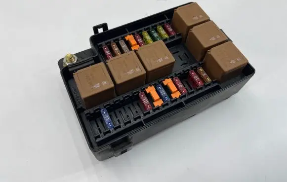 Jaguar XK8 - XKR Fuse module LJG2822AB FUSEB0X22A 518779103