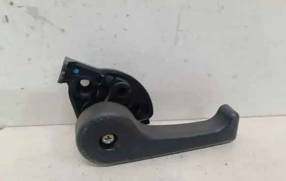 Hyundai i30 Engine bonnet (hood) release handle