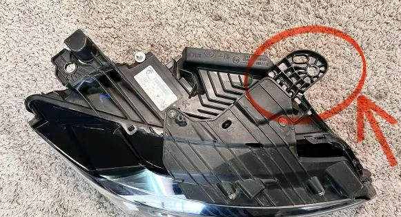Peugeot 308 Headlight/headlamp mounting bracket 9839992380