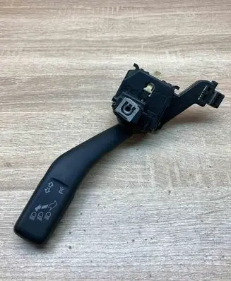Volkswagen PASSAT B7 Indicator stalk 1K0953513E