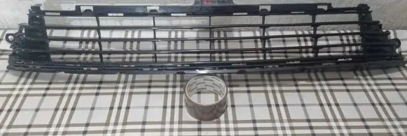 Toyota Auris E180 Front bumper lower grill