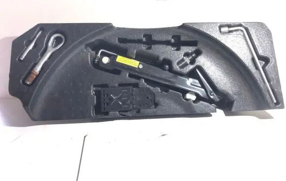 Mercedes-Benz ML W164 Tool set A1648990614