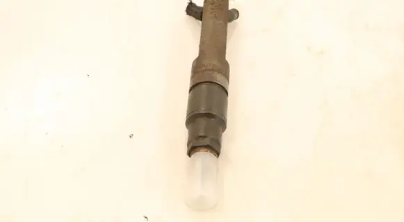 Volkswagen Golf IV Fuel injector 028130202P