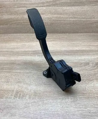 Toyota RAV 4 (XA20) Accelerator throttle pedal 7811042010 1988007270