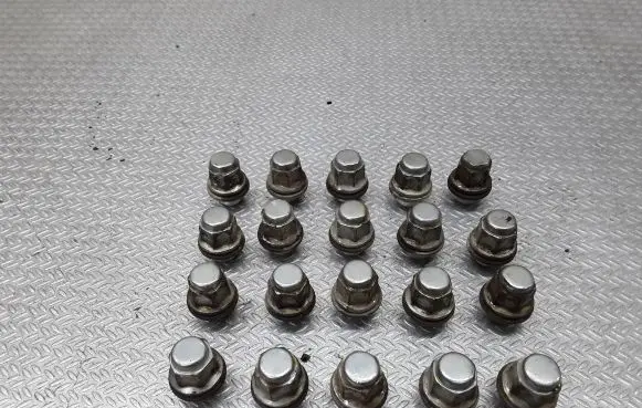 Mitsubishi Pajero Pinin Nuts/bolts 