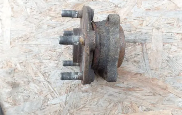 Subaru Legacy Front wheel hub