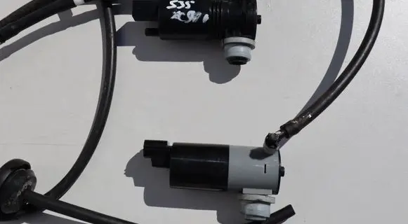 Volvo XC90 Windscreen/windshield washer pump 681791 597804 170830A