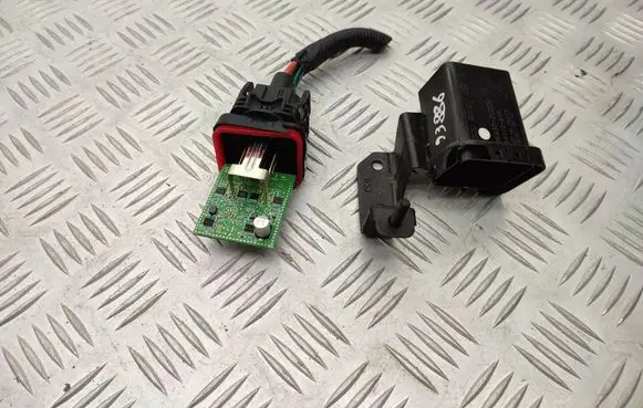 Hyundai i30 Glow plug pre-heat relay 368302U200