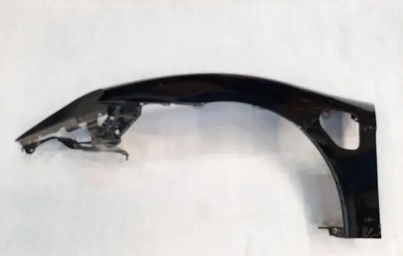 Porsche Taycan 9J1 Fender LEWY